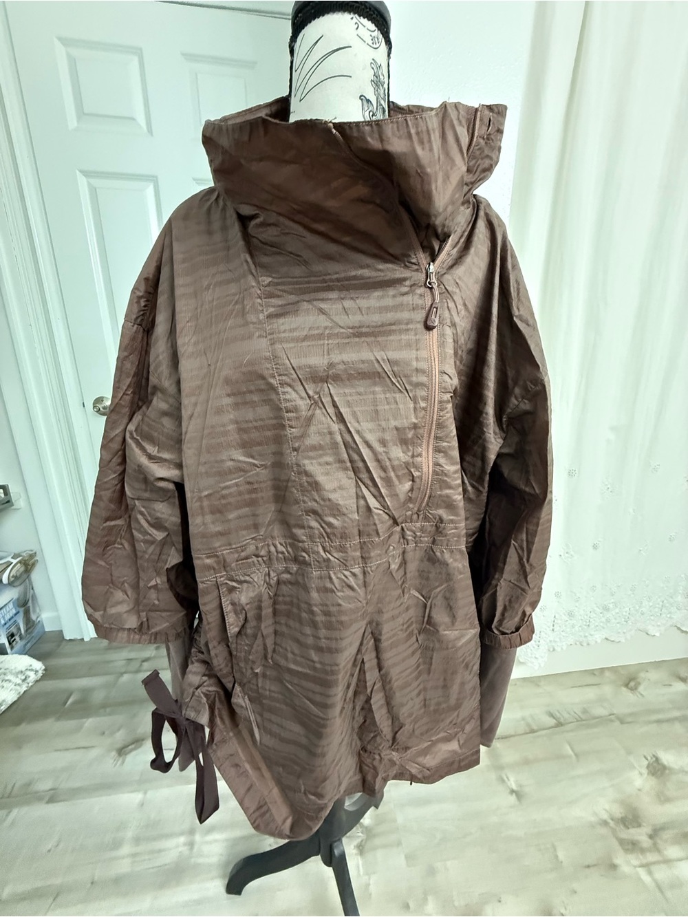 REI Women's light Wine color Hooded Anorak Jacket